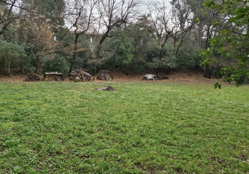 Terrain constructible à Aubagne surface 500m2 et 100m2 habitable constructible