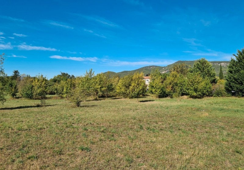 Terrain de 1834m2 sur Saint Zacharie dans le 83 possibilité de faire deux villas