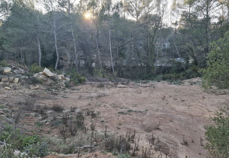 Grand Terrain constructible à Pourrieres dans le Var proche de la Sainte Victoire