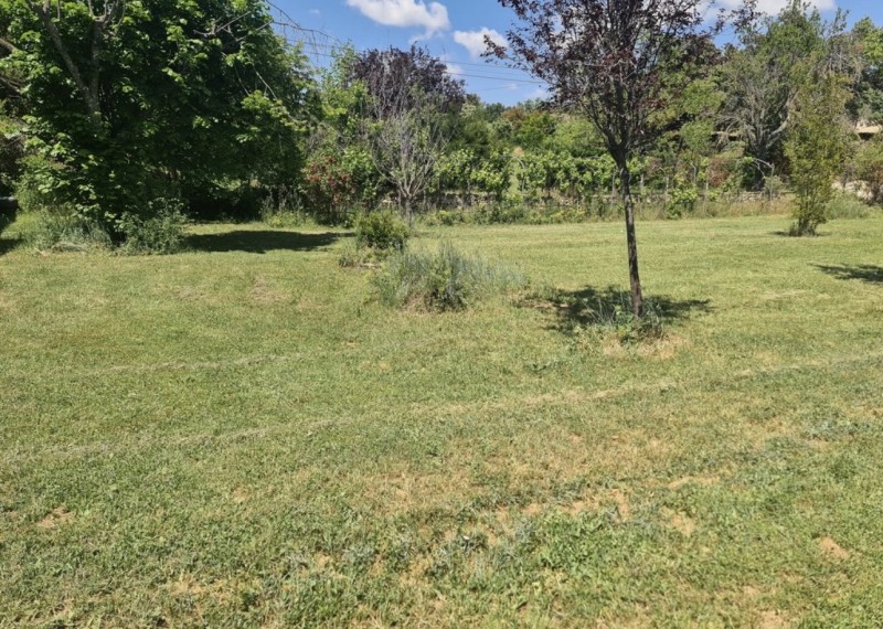 Magnifique terrain à vendre dans un secteur paisible avec vue dégagée de 677m² sur la commune de Pourrières