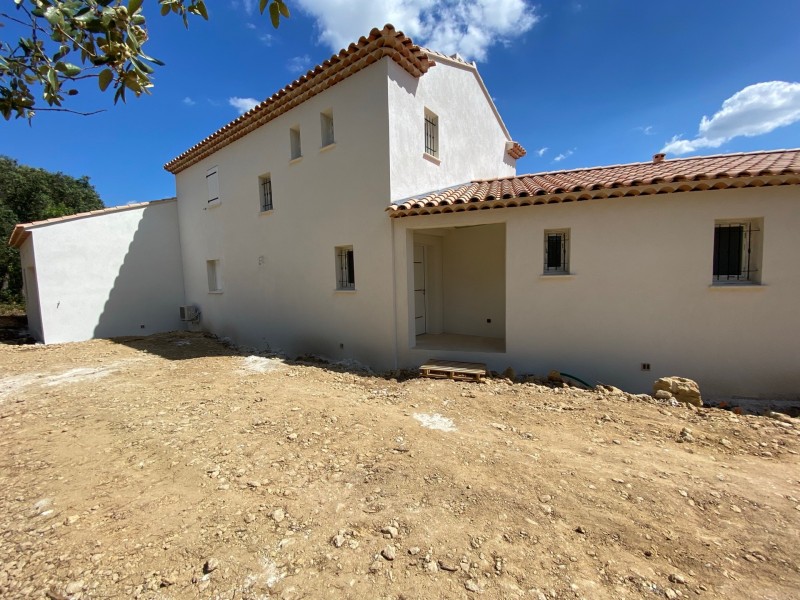 Constructeur de villa dans les bouche du rhone: Maison de style provençale sur deux étages avec plancher chauffant zoné sur la commune de Rognes