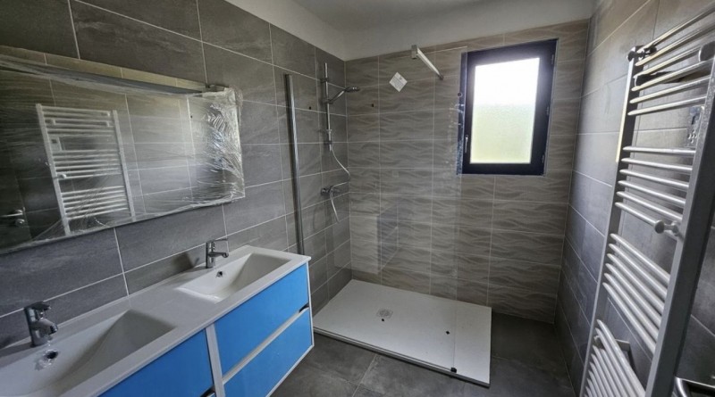 Aubagne terrain 250m2 avec villa de 98m2.