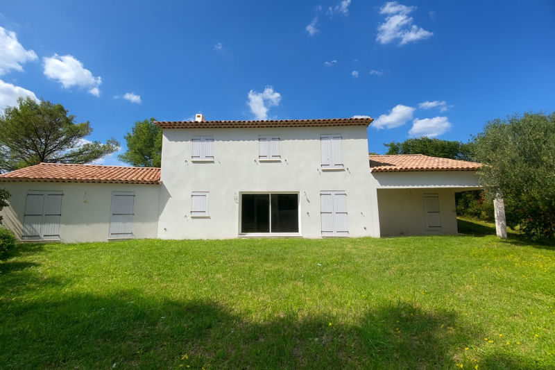 Constructeur de villa dans les bouche du rhone: Maison de style provençale sur deux étages avec plancher chauffant zoné sur la commune de Rognes